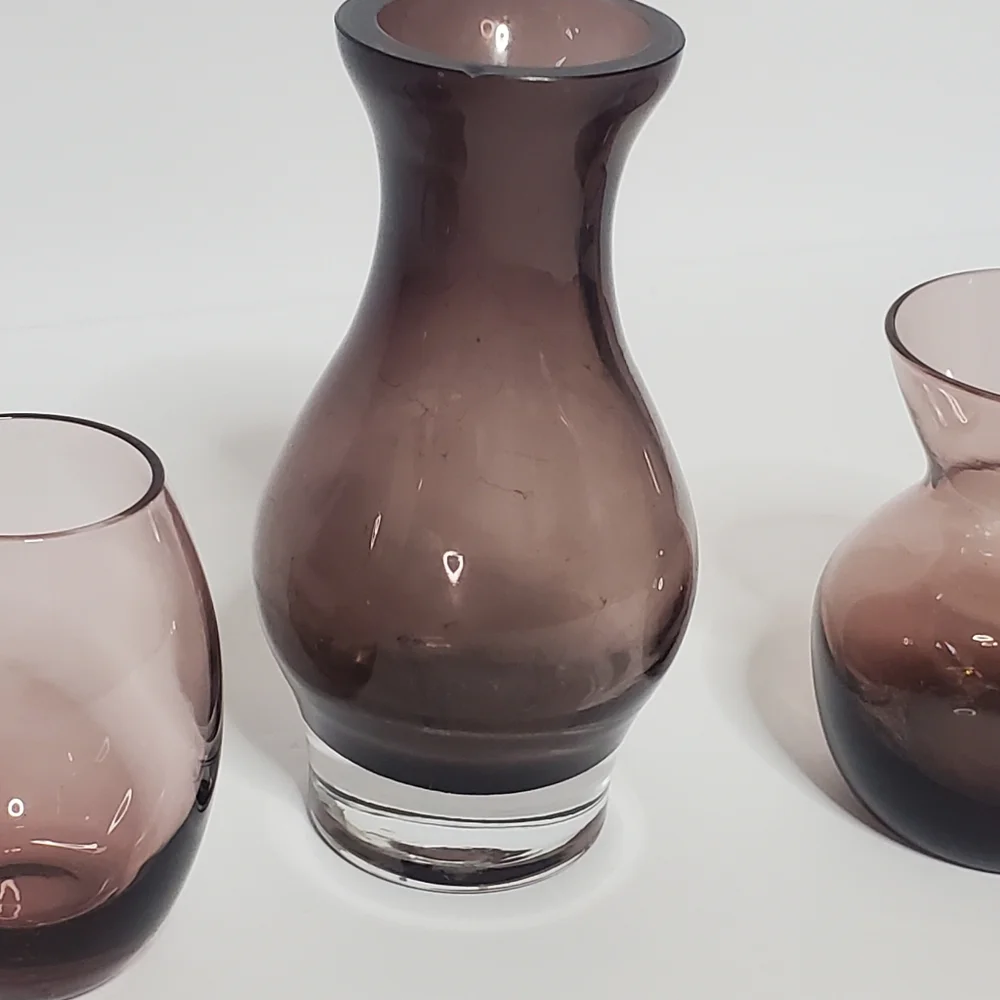 Vintage Purple Amethyst Art Glass Bud Vases, Lot Of 4 - One is flawed - Picture 5 of 10